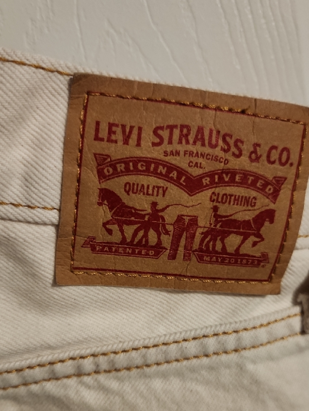 Levi's Cream Denim Jeans with Tan Leather Patch - Picture 2 of 12